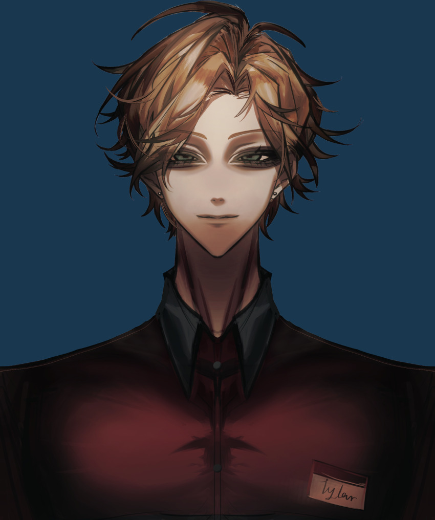 1boy blonde_hair blue_background character_name closed_mouth collared_shirt commentary curtained_hair earrings green_eyes highres jewelry looking_at_viewer male_focus manny&#039;s moyu_shuang name_tag portrait red_shirt shirt short_hair simple_background solo stud_earrings tyler_(manny&#039;s)