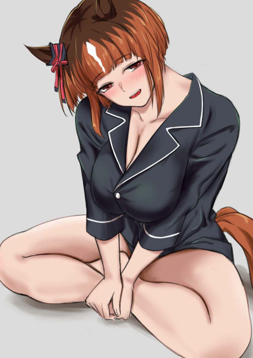 1girl alternate_costume animal_ears barefoot black_shirt blush bottomless breasts brown_hair buttons cleavage commentary_request crossed_legs ear_ornament grey_background hakase_yurisuki highres horse_ears horse_girl horse_tail indian_style large_breasts long_sleeves multicolored_hair on_ground open_mouth shirt short_hair simple_background sitting smile solo streaked_hair tail transcend_(umamusume) umamusume white_hair