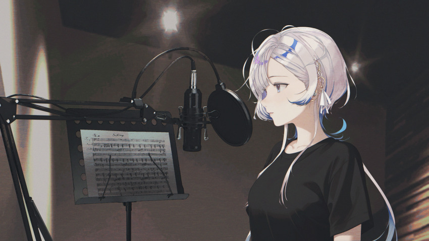 1girl ahoge black_shirt blue_eyes blue_streaks from_side hair_behind_ear hebi_(vtuber) highres indie_virtual_youtuber indoors jewelry long_hair looking_ahead microphone multicolored_hair music_stand parted_bangs pop_filter savoa sheet_music shirt sidelocks solo streaked_hair studio_microphone t-shirt upper_body virtual_youtuber white_hair