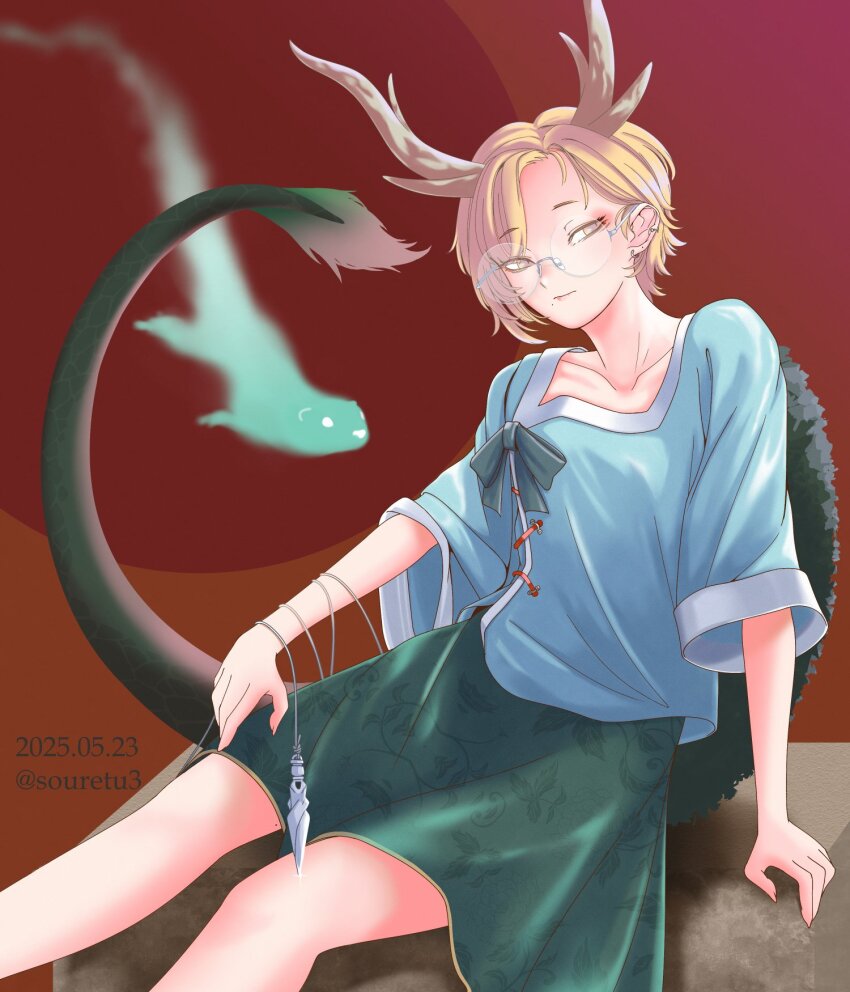 1girl antlers blonde_hair blue_shirt dragon_girl dragon_horns dragon_tail earrings eastern_dragon_tail fur-tipped_tail glasses green_scales green_skirt green_tail highres hoop_earrings horns jewelry kicchou_yachie looking_at_viewer mole mole_under_mouth monster_girl otter otter_spirit_(touhou) piercing red_background red_eyes rimless_eyewear round_eyewear scales shirt short_hair short_sleeves simple_background skirt solo soretsu_nitohei square_neckline stud_earrings tail touhou turtle_shell yellow_horns