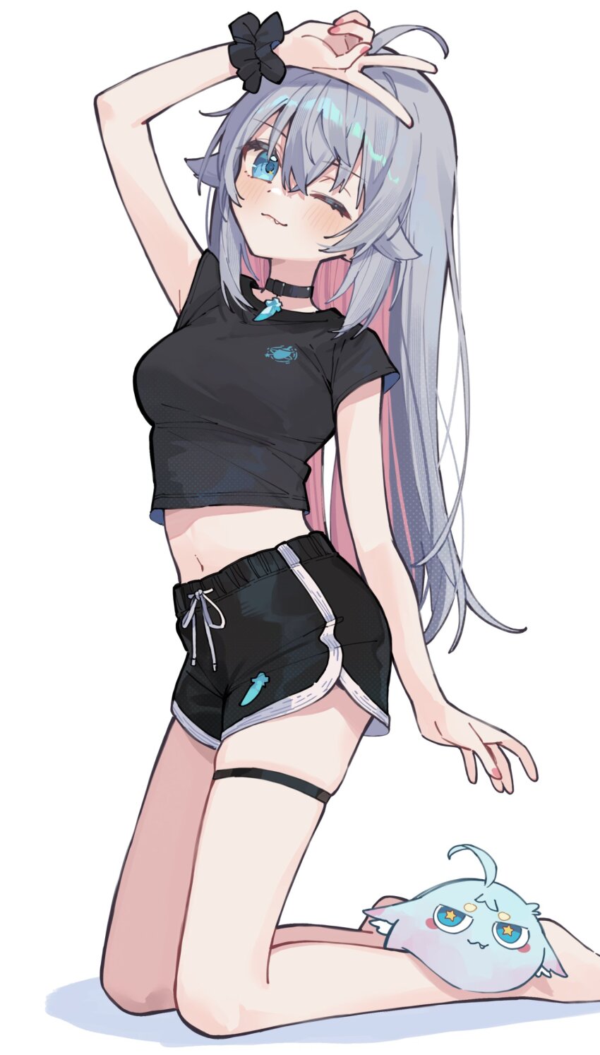 1girl absurdres ahoge barefoot black_choker black_scrunchie black_shirt black_shorts blue_eyes blush chiriri_(kagura_nana) choker closed_mouth colored_inner_hair dolphin_shorts fang grey_hair highres indie_virtual_youtuber kagura_nana kneeling long_hair looking_at_viewer midriff multicolored_hair navel pink_hair scrunchie shirt short_sleeves shorts simple_background solo t-shirt thigh_strap tsukino_(nakajimaseiki) v v_over_head virtual_youtuber white_background wrist_scrunchie