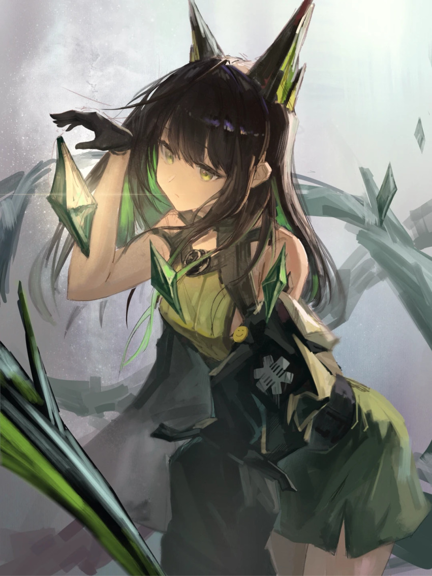 1girl arknights arm_up bare_shoulders black_gloves black_hair chinese_commentary closed_mouth colored_inner_hair commentary_request cowboy_shot crystal dress emoji gloves green_dress green_hair grey_background highres horns light_particles magic medium_hair mon3tr_(arknights) multicolored_hair short_dress solo standing star_of_life wo_yao_dang_xiongmao yellow_eyes