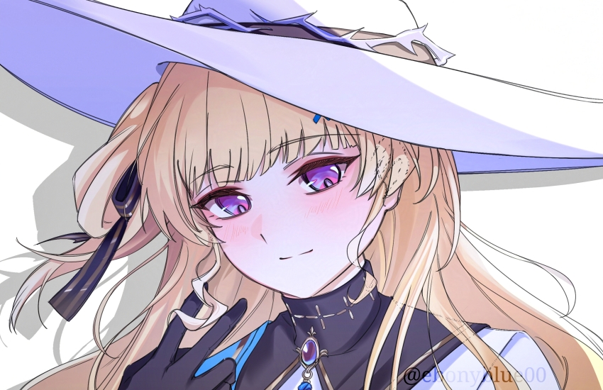 1girl black_collar black_gloves blonde_hair closed_mouth collar commentary ebonyblue00 english_commentary gloves hand_up hat highres long_hair looking_at_viewer phoebe_(wuthering_waves) purple_eyes smile solo white_background white_hat wuthering_waves