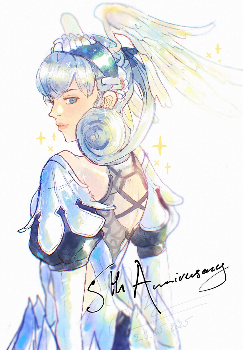 1girl anniversary blue_eyes curly_hair from_behind grey_hair head_wings highres looking_at_viewer looking_back melia_antiqua melia_art pink_lips puffy_sleeves solo sparkle standing white_background wings xenoblade_chronicles:_future_connected xenoblade_chronicles_(series) xenoblade_chronicles_1