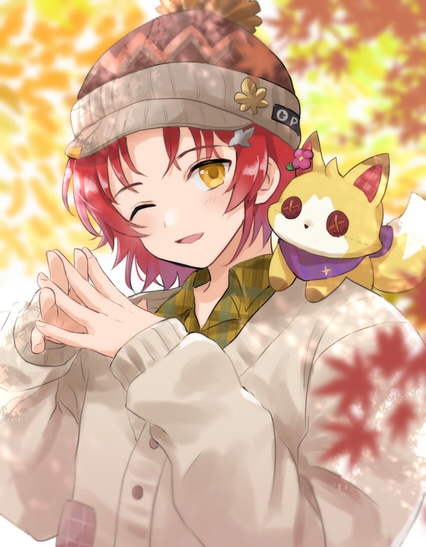 1boy ;d animal animal_on_shoulder autumn_leaves beanie bird_hair_ornament blurry brown_cardigan brown_hat cardigan collared_shirt dappled_sunlight depth_of_field hair_ornament hairclip hanasaki_miyabi hanasaki_miyabi_(fall/winter) hat hat_pin highres holostars interlocked_fingers leaf looking_at_viewer male_focus maple_leaf mioto_(tsubsq_m) official_alternate_costume one_eye_closed open_mouth own_hands_together parted_bangs plaid_clothes plaid_shirt red_hair shirt short_hair smile solo stuffed_fox sunlight upper_body virtual_youtuber yellow_shirt