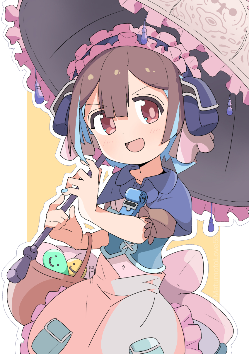 1girl :d basket blue_capelet blue_hair blue_nails blunt_bangs brown_eyes brown_hair c: capelet commentary cosplay frilled_umbrella frills hair_between_eyes highres holding holding_umbrella hozuki_momiji kasutaado_(matumotolove55) looking_at_viewer made_in_abyss maruruk maruruk_(cosplay) multicolored_hair nail_polish navel onii-chan_wa_oshimai! open_mouth outline parasol puffy_short_sleeves puffy_sleeves short_hair short_sleeves simple_background smile solo two-tone_hair umbrella whistle