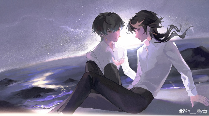 2boys absurdres arm_support beach black_hair black_pants blonde_hair blue_hair brown_hair chinese_commentary collared_shirt colored_tips earrings eye_contact feet_out_of_frame hand_up highres ike_eveland jewelry knee_up long_sleeves looking_at_another male_focus medium_hair multicolored_hair multiple_boys night nijisanji nijisanji_en no_eyewear on_ground open_collar outdoors pants parted_lips profile purple_eyes purple_hair rock shirt shirt_tucked_in short_hair shu_yamino sidelighting sitting sky star_(sky) starry_sky streaked_hair upper_body virtual_youtuber watermark weibo_watermark white_shirt yaqing