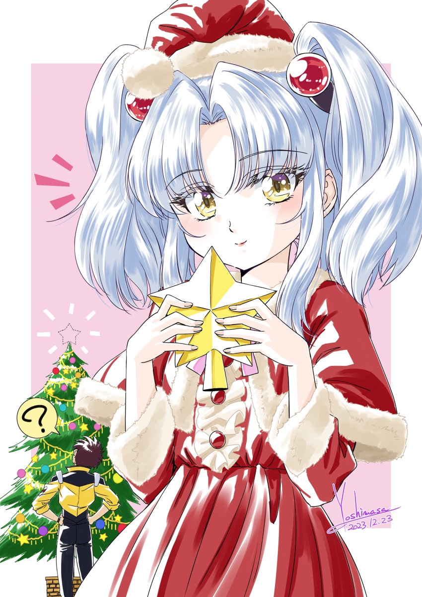 1boy 1girl ? absurdres artist_name black_pants blue_hair border brown_hair buttons capelet christmas christmas_ornaments christmas_star christmas_tree closed_mouth curtained_hair dated disappearance_outline dotted_line dress frills fur-trimmed_capelet fur-trimmed_dress fur-trimmed_headwear fur_trim hands_on_own_hips hat head_tilt highres holding hoshino_ruri jacket kidou_senkan_nadesico outside_border pants pink_background red_capelet red_dress red_hat santa_hat signature smile solo_focus spoken_question_mark standing tenkawa_akito tree-topper twintails white_border yellow_eyes yellow_jacket yoshinaga_masahiro