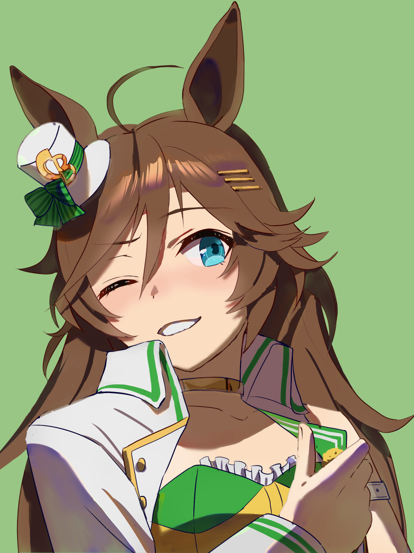 1girl absurdres animal_ears breasts brown_hair choker commentary_request crop_top green_background green_eyes green_shirt hair_between_eyes hair_ornament hairclip hat highres horse_ears horse_girl jacket long_hair long_sleeves mini_hat mini_top_hat mr._c.b._(umamusume) navel no_uwazumi open_clothes open_jacket shirt simple_background single_bare_shoulder single_sleeve solo stomach strapless strapless_shirt top_hat umamusume upper_body very_long_hair white_hat white_jacket