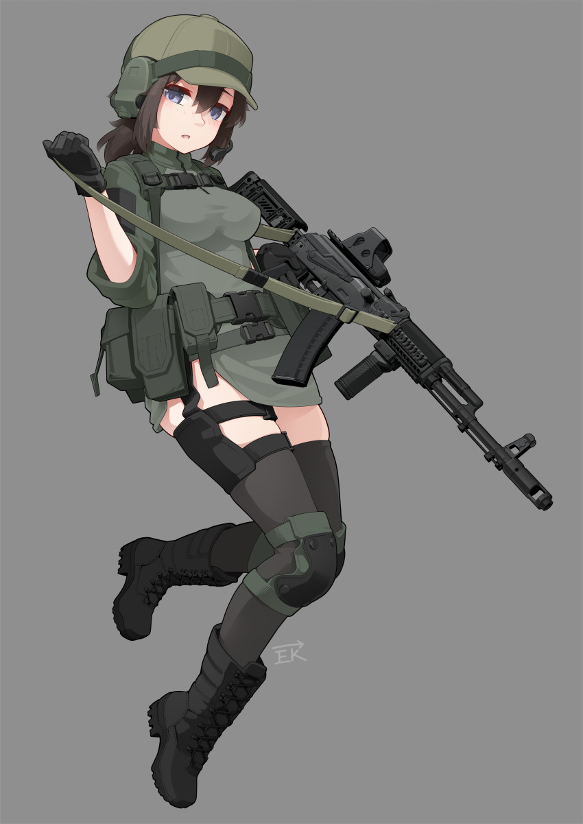 1girl absurdres ak-74m assault_rifle belt blue_eyes boots breasts brown_hair commentary dress full_body gloves grey_background gun hat headphones highres impossible_clothes kalashnikov_rifle knee_pads lace-up_boots leg_holster long_hair low_ponytail open_mouth original ponytail rifle solo tactical_clothes thighhighs vectorek weapon