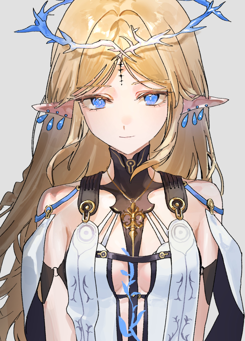 1girl absurdres bare_shoulders black_collar blonde_hair blue_eyes breasts cartethyia_(wuthering_waves) closed_mouth collar commentary_request crown_of_thorns earrings grey_background highres jewelry long_hair looking_at_viewer medium_breasts necklace okoge_(koge_chan) parted_bangs pointy_ears sidelocks simple_background smile solo tacet_mark_(wuthering_waves) twitter_username upper_body wuthering_waves