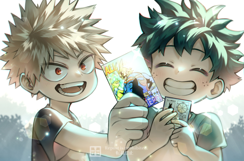 2boys :d ^_^ aged_down all_might bakugou_katsuki black_shirt blonde_hair bloom blush boku_no_hero_academia card child closed_eyes commentary_request freckles green_eyes grey_shirt grin hands_up happy ho_(dotto615) holding holding_card lens_flare light_particles looking_at_viewer male_focus midoriya_izuku multiple_boys open_mouth outstretched_arm red_eyes shirt short_hair short_sleeves smile spiked_hair sunlight t-shirt teeth trading_card upper_body v-shaped_eyebrows watermark
