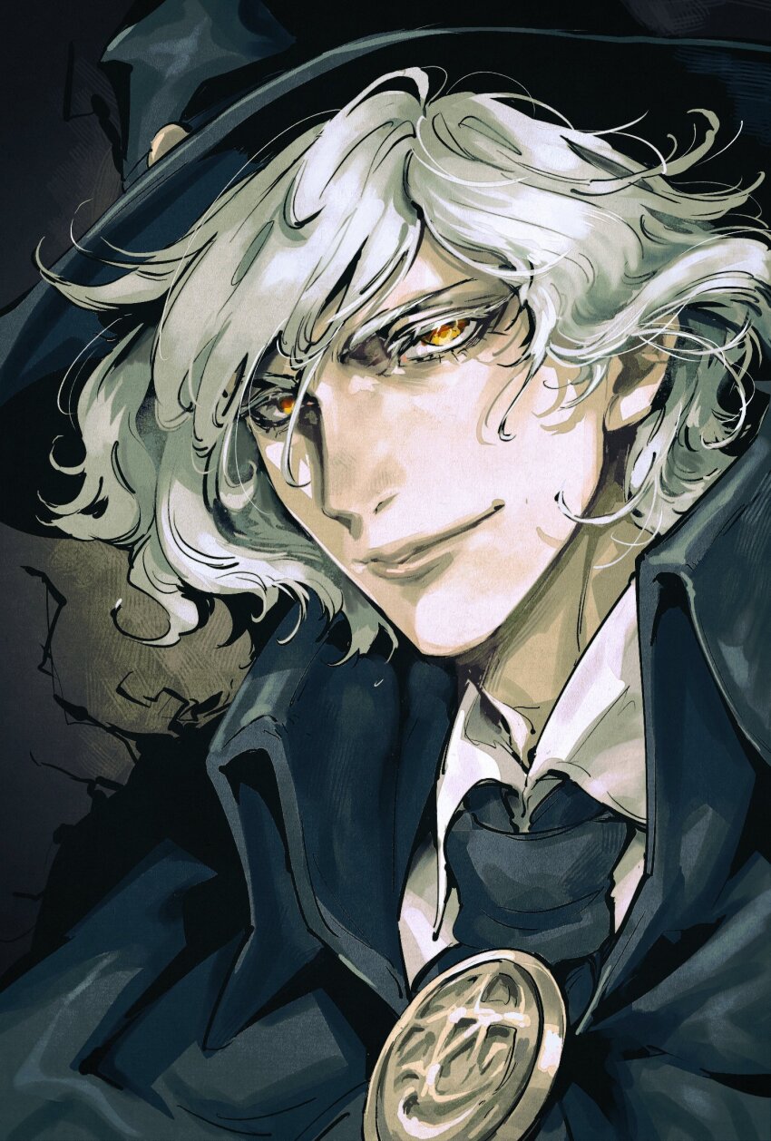 1boy black_cloak black_hat black_necktie cloak closed_mouth collared_shirt colored_eyelashes commentary_request edmond_dantes_(fate) fate/grand_order fate_(series) hat high_collar highres kin_mokusei looking_at_viewer male_focus medallion necktie orange_eyes shirt smile solo upper_body wavy_hair white_eyelashes white_hair white_shirt wing_collar