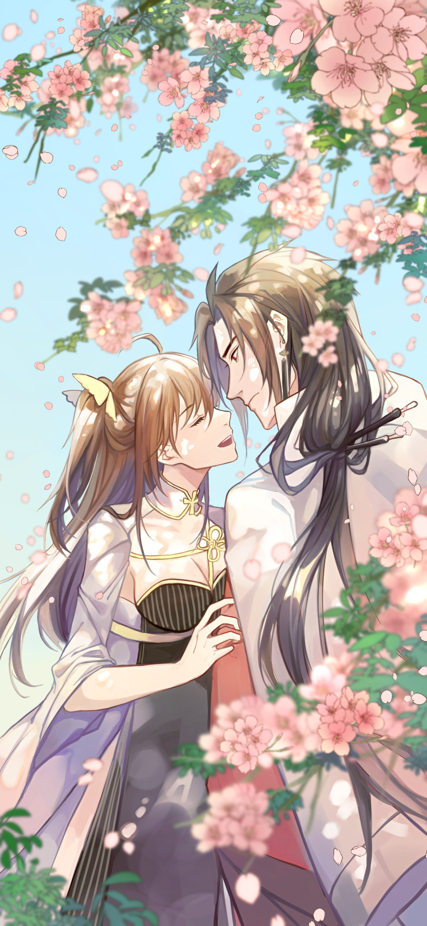 1boy 1girl :d absurdres ahoge alternate_hair_length alternate_hairstyle black_dress black_hair blurry branch breasts brown_hair butterfly_hair_ornament cherry_blossoms chinese_clothes chinese_commentary cleavage closed_eyes closed_mouth coat coat_on_shoulders couple dappled_sunlight day depth_of_field dress earrings empire_waist expressionless face-to-face facing_another falling_petals feet_out_of_frame female_master_(the_tale_of_food) flower hair_between_eyes hair_ornament hair_stick hand_on_another&#039;s_arm hetero highres jewelry kocona leaf lianhua_blood_duck_(the_tale_of_food) long_hair long_sleeves looking_at_another low_ponytail medium_breasts official_alternate_costume open_mouth outdoors parted_bangs petals pink_flower pink_petals pinstripe_dress pinstripe_pattern ponytail profile red_eyes red_robe robe shrug_(clothing) smile standing strapless strapless_dress sunlight tassel tassel_earrings the_tale_of_food two_side_up white_coat white_sleeves wide_sleeves