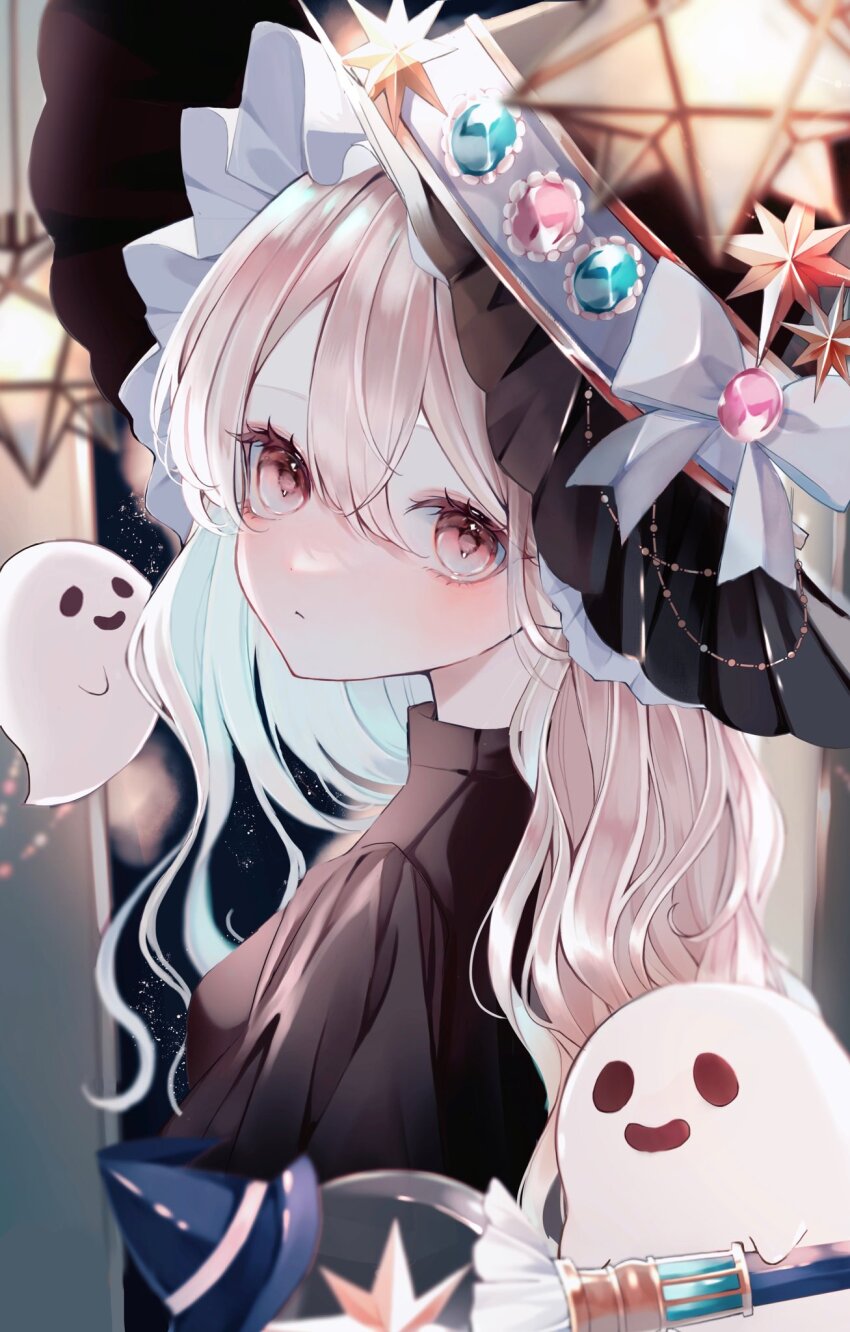 1girl ao_marumaru0720 aqua_hair blue_gemstone blurry blurry_background blurry_foreground blush bow closed_mouth depth_of_field gem ghost hat hat_bow hat_ribbon highres jewelry long_hair looking_at_viewer multicolored_hair original pink_eyes pink_gemstone pink_hair ribbon solo star_(symbol) two-tone_hair upper_body white_ribbon witch_hat