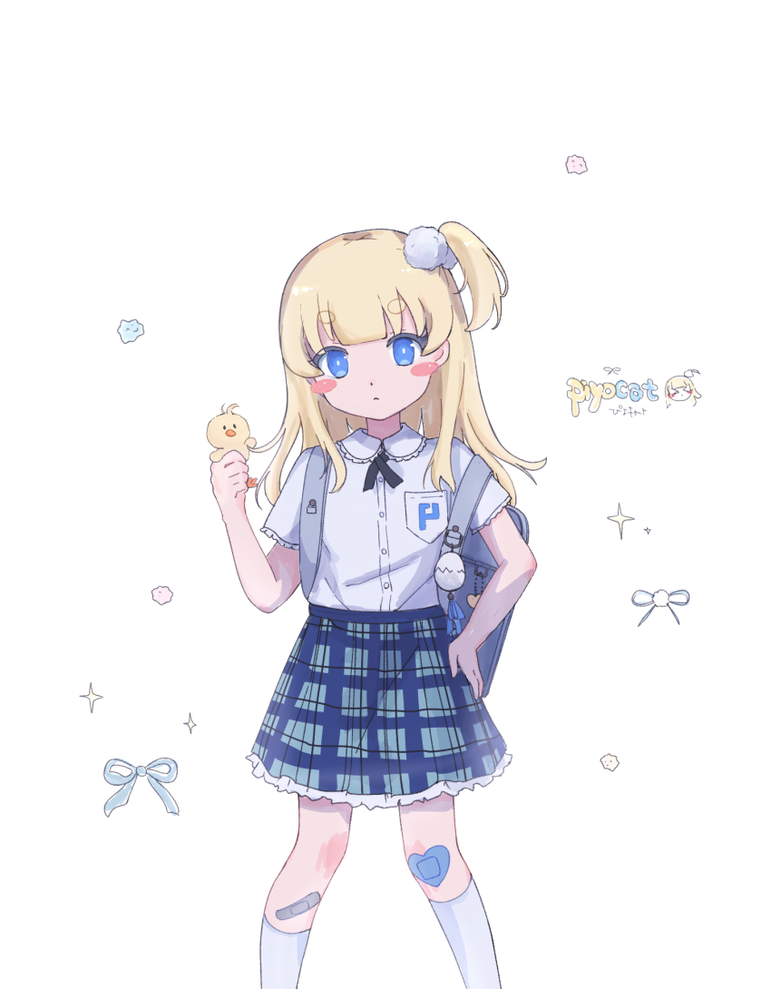 1girl :&lt; animal arm_up artist_name backpack bag bag_charm bandaid bandaid_on_knee bandaid_on_leg bird black_ribbon blonde_hair blue_eyes blue_skirt blush_stickers charm_(object) chick closed_mouth cowboy_shot dot_nose grey_bag hand_on_own_hip highres holding holding_animal kneehighs light_frown looking_at_viewer medium_hair neck_ribbon one_side_up original plaid_clothes plaid_skirt randoseru ribbon shirt side_ponytail simple_background skirt socks solo sparkle white_background white_shirt white_socks wudan