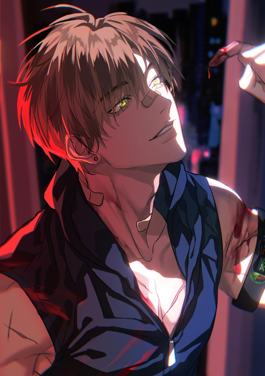 1boy absurdres bandaid bandaid_on_face blood blue_shirt brown_hair earrings green_eyes highres holding jewelry light_and_night_love male_focus night parted_lips scar shirt short_hair sleeveless sleeveless_shirt smile solo twitter_username upper_body xia_mingxing yellow_eyes zhuowang233