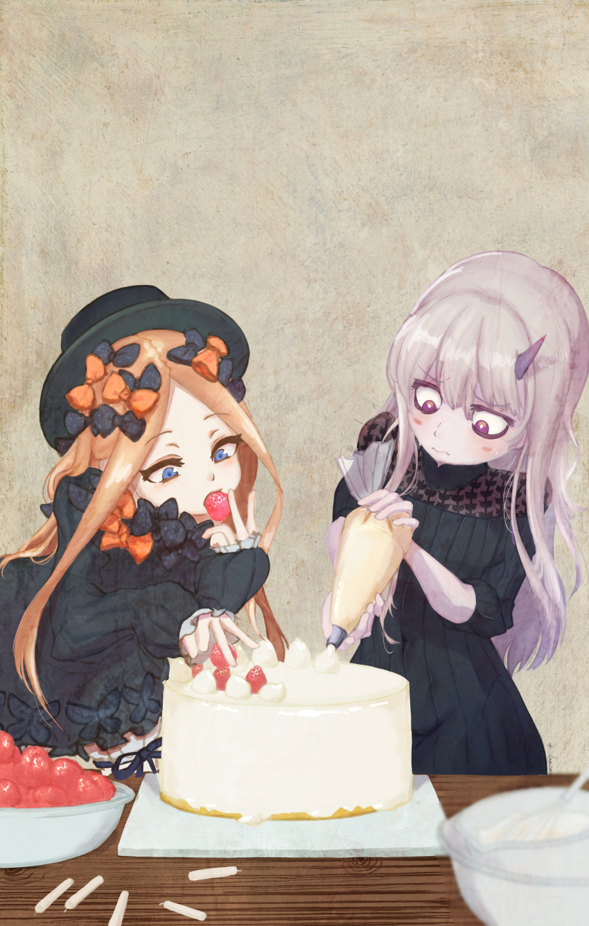 2girls abigail_williams_(fate) absurdres black_dress black_hat blonde_hair blue_eyes blush breasts cake cake_decoration dress eating fate/grand_order fate_(series) food forehead hat highres horns lavinia_whateley_(fate) long_hair long_sleeves multiple_girls pale_skin parted_bangs pastry_bag purple_eyes sidelocks single_horn small_breasts white_hair yamami_sui