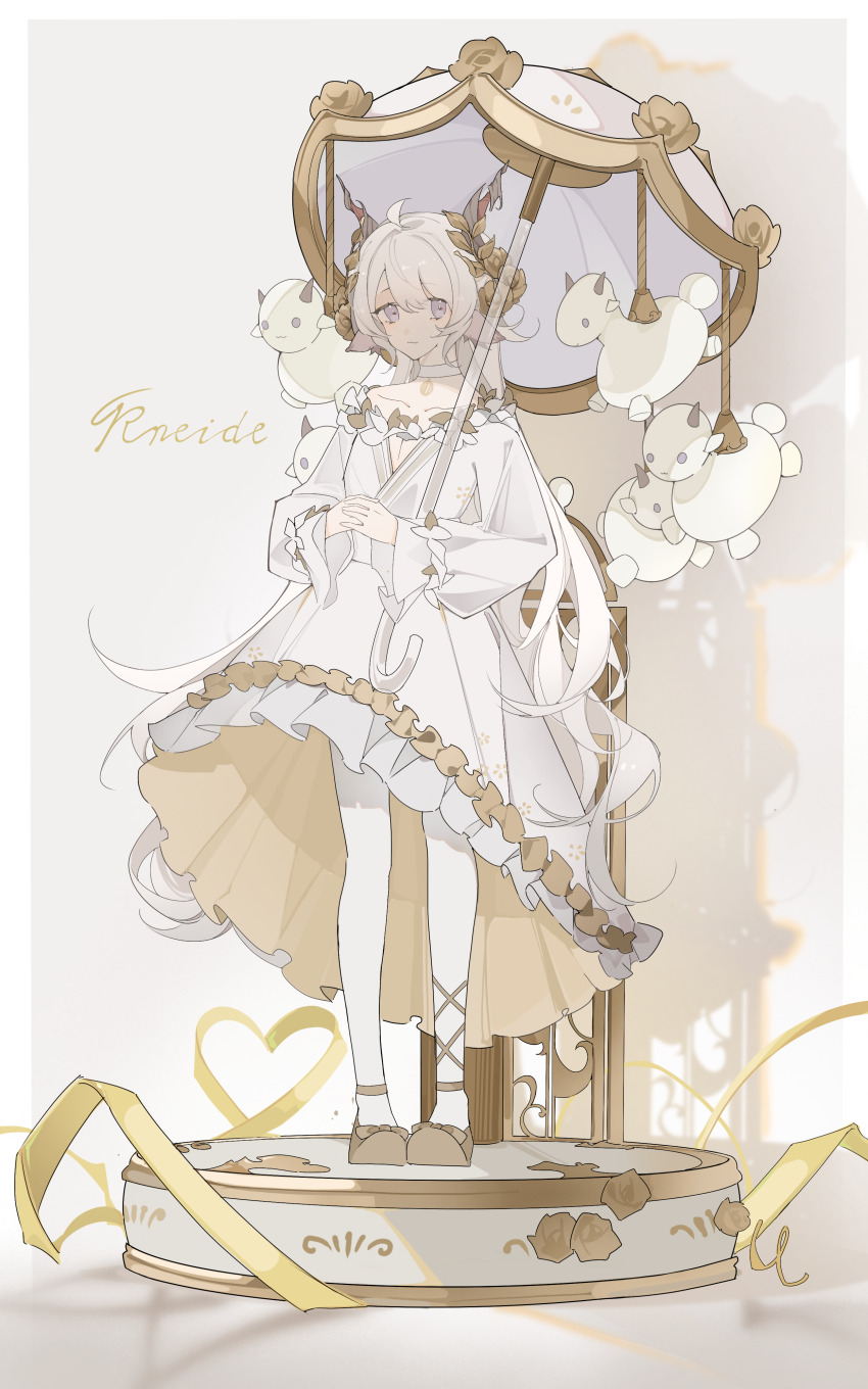 1boy :3 absurdres alternate_costume animal_ears arknights brown_shoes character_name chinese_commentary choker commentary crossdressing dress frilled_dress frills full_body goat_boy goat_ears grey_background hana_soretsu highres holding holding_umbrella horns kreide_(arknights) long_hair looking_at_viewer male_focus music_box own_hands_together pantyhose parasol pectoral_cleavage pectorals pleated_dress puffy_sleeves purple_eyes shadow shoes simple_background solo spiral_horn stuffed_goat stuffed_toy trap umbrella v-neck very_long_hair white_choker white_dress white_hair white_pantyhose white_umbrella