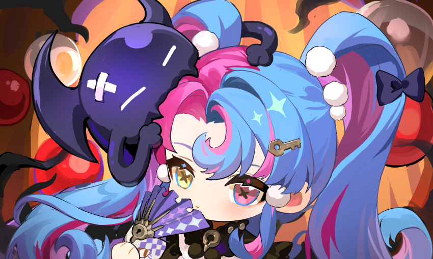 1girl absurdres black_bow black_collar blue_hair bow chibi chibi_only collar commentary_request hair_bow hand_up highres holding key_hair_ornament long_hair looking_at_viewer multicolored_hair pero_(wuthering_waves) pink_eyes pink_hair portrait roccia_(wuthering_waves) solo symbol-shaped_pupils twintails two-tone_hair wuthering_waves x-shaped_pupils yellow_eyes yuden6969