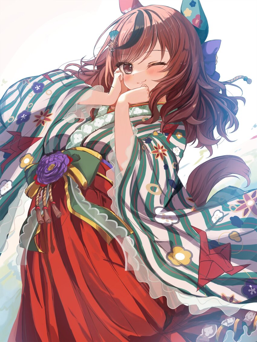 1girl animal_ears artist_name black_eyes blush bow brown_hair closed_mouth commentary_request cowboy_shot cutlass_(classic_chocolate) ear_covers floral_print green_kimono hair_bow hair_down highres holding horse_ears horse_girl horse_tail japanese_clothes kimono long_hair long_sleeves looking_at_viewer medium_hair multicolored_hair nice_nature_(converging_wishes)_(umamusume) nice_nature_(negaino_kasane)_(umamusume) nice_nature_(umamusume) official_alternate_costume official_alternate_hairstyle print_kimono purple_bow simple_background smile streaked_hair striped_clothes striped_kimono tail two-tone_hair umamusume vertical-striped_clothes vertical-striped_kimono wide_sleeves