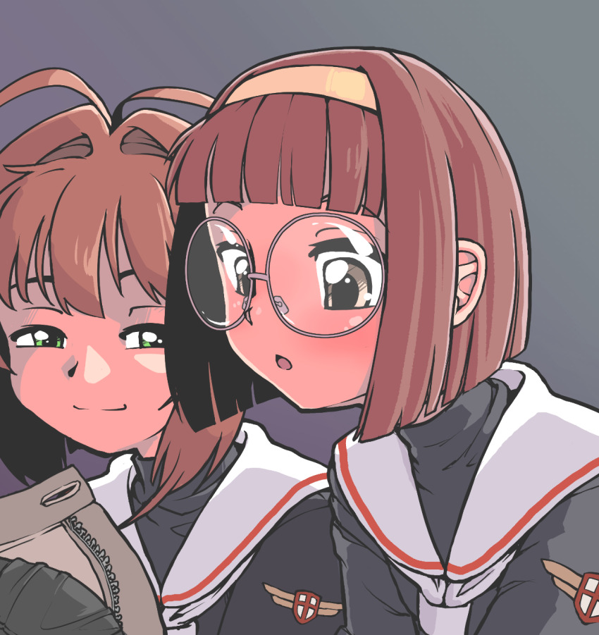 2girls blush brown_hair cardcaptor_sakura glasses green_eyes grey_background hair_between_eyes hairband happy highres jarv kinomoto_sakura multiple_girls sailor_collar school_uniform simple_background smile tomoeda_elementary_school_uniform white_sailor_collar yanagisawa_naoko yellow_hairband