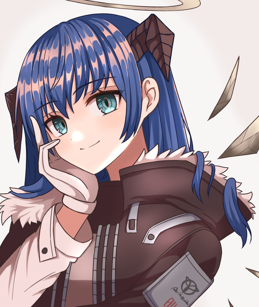 1girl aqua_eyes arknights blue_hair brown_horns brown_jacket closed_mouth commentary fur-trimmed_jacket fur_trim gloves grey_background grey_gloves hand_on_own_cheek hand_on_own_face highres horns jacket kuwan4971 long_sleeves looking_at_viewer medium_hair mostima_(arknights) simple_background smile solo split_mouth upper_body