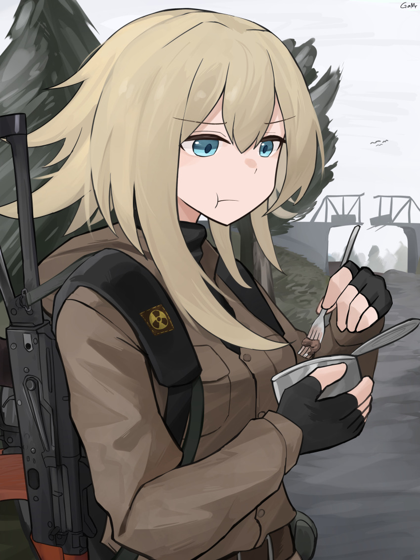 1girl :t absurdres ak-74u_(girls&#039;_frontline) aks-74u assault_rifle belt bird black_gloves black_shirt blonde_hair blue_eyes bridge can canned_food carriage eating fingerless_gloves fork gamryous girls&#039;_frontline gloves green_jacket gun gun_sling hair_between_eyes highres holding holding_fork jacket kalashnikov_rifle long_hair long_sleeves outdoors radiation_symbol railroad_tracks rifle shirt solo stalker_(game) tree turtleneck variant_set weapon