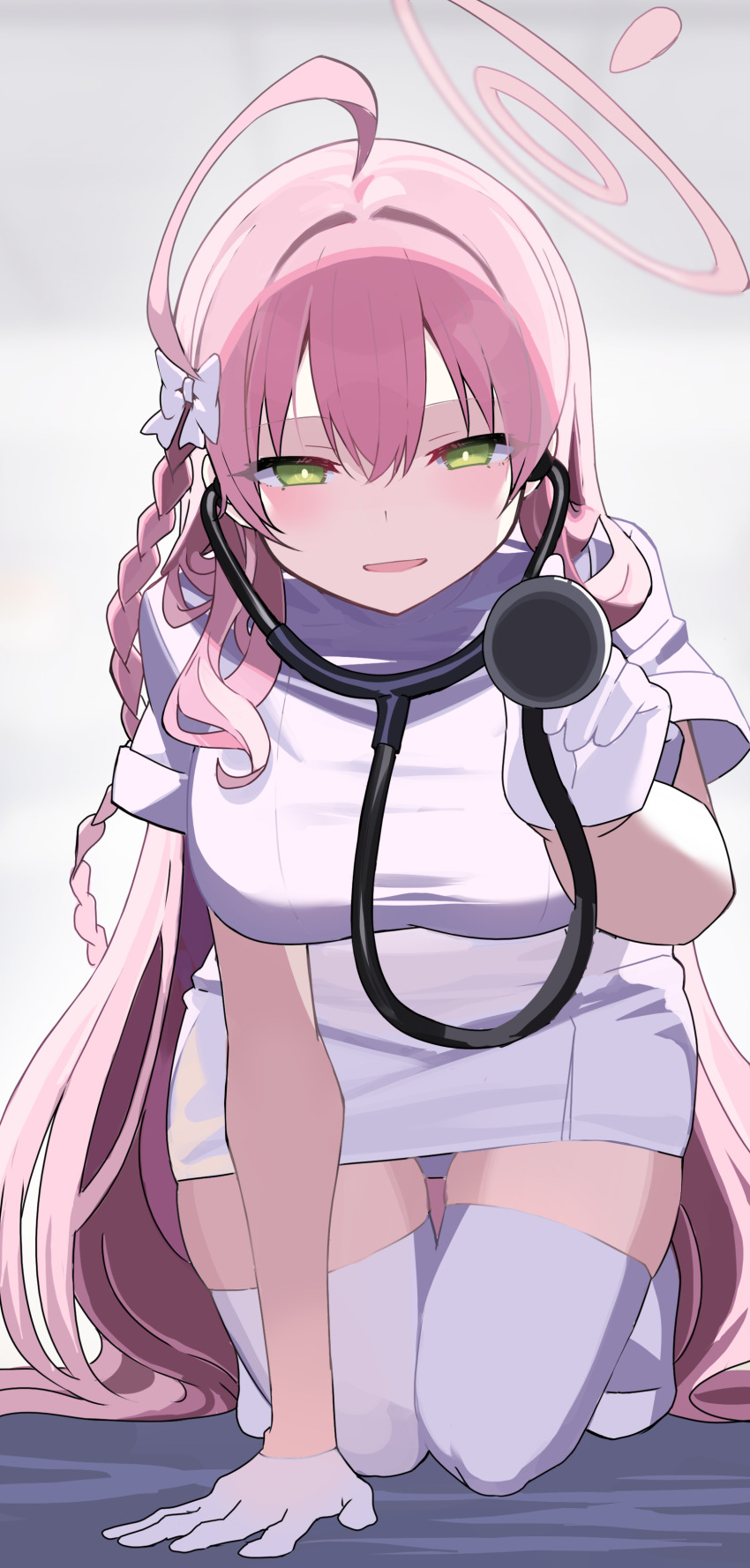 1girl absurdres ahoge alternate_costume arm_support blue_archive blush bow braid commentary_request falken_(yutozin) gloves green_eyes grey_background hair_bow halo hanako_(blue_archive) highres holding holding_stethoscope long_hair looking_at_viewer nurse open_mouth pink_hair pink_halo ribbon single_braid smile solo stethoscope thighhighs very_long_hair white_bow white_gloves white_ribbon white_thighhighs