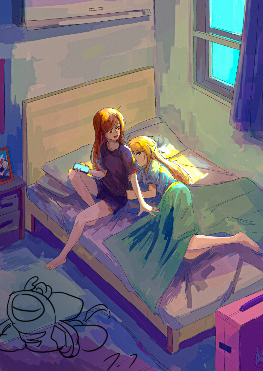 2girls absurdres aged_up barefoot bed bedroom black_shirt blonde_hair blue_eyes brown_hair haru_(yomawari) highres holding holding_phone indoors multiple_girls phone photo_(object) pillow shin_yomawari shirt starjinxin t-shirt window yomawari_(series) yui_(yomawari) yuri
