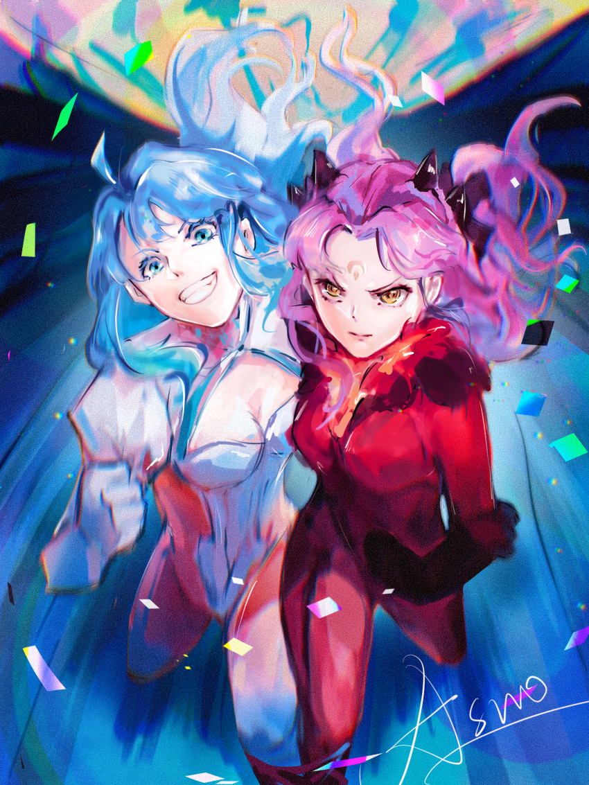 2girls bodysuit eloraleo fate/grand_order fate_(series) green_eyes grin highres ishtar_(fate) kukulkan_(fate) kukulkan_(second_ascension)_(fate) long_hair multiple_girls pink_hair red_bodysuit running smile space_ishtar_(fate) space_ishtar_(third_ascension)_(fate) twintails white_bodysuit white_hair yellow_eyes