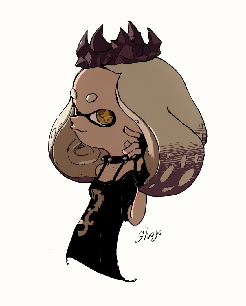 1girl arm_up artist_name bare_shoulders black_collar black_gloves black_shirt blonde_hair bra_strap breasts closed_mouth collar commentary_request cropped_torso crown fingerless_gloves from_side gloves highres inkling medium_hair multicolored_hair nintendo off-shoulder_shirt off_shoulder official_alternate_costume pearl_(splatoon) pearl_(springfest)_(splatoon) pink_hair shirt shogo_(shogo70449442) short_eyebrows sideways_glance simple_background small_breasts solo spiked_collar spikes splatoon_(series) splatoon_3 star-shaped_pupils star_(symbol) suction_cups symbol-shaped_pupils tentacle_hair two-tone_hair white_background yellow_eyes yellow_pupils