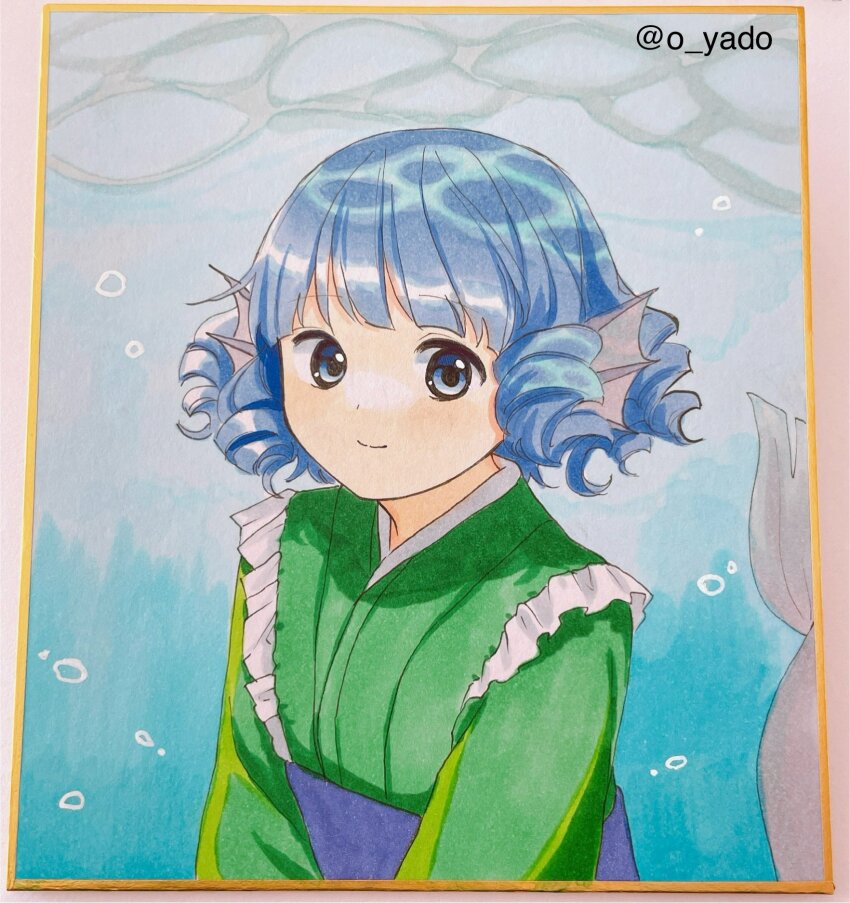 1girl blue_eyes blue_hair blue_sash closed_mouth drill_hair drill_sidelocks fins frilled_kimono frills green_kimono happy head_fins highres japanese_clothes kimono kneeless_mermaid long_sleeves looking_at_viewer mermaid monster_girl obi sash short_hair sidelocks smile solo touhou traditional_media underwater upper_body wakasagihime wide_sleeves yadoyuki