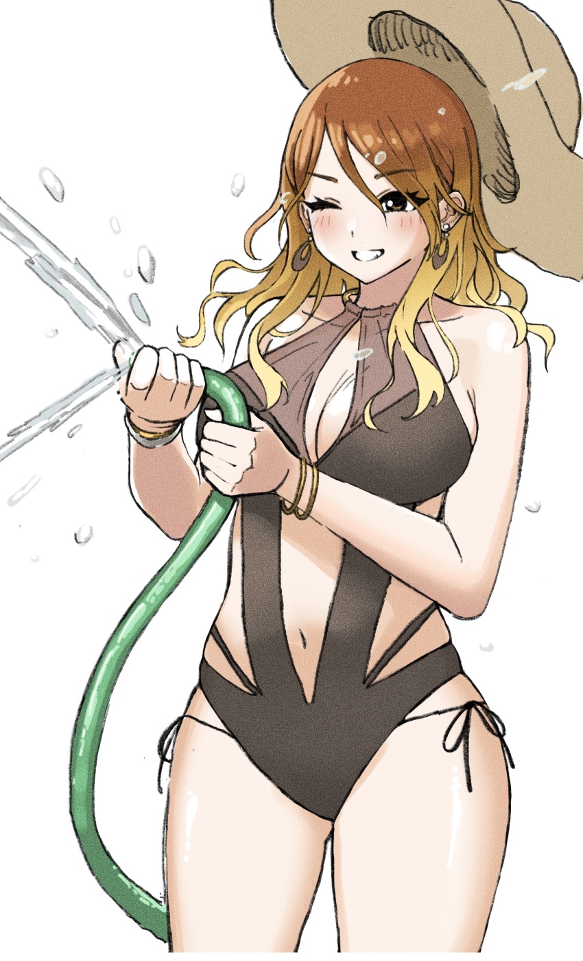 1girl ;d black_one-piece_swimsuit blonde_hair blush bracelet breasts brown_hair casual_one-piece_swimsuit cleavage cropped_legs dunchy earrings gradient_hair hair_between_eyes hat highres holding holding_hose hose idolmaster idolmaster_shiny_colors izumi_mei jewelry large_breasts multicolored_hair navel one-piece_swimsuit one_eye_closed open_mouth side-tie simple_background smile solo straw_hat swimsuit white_background