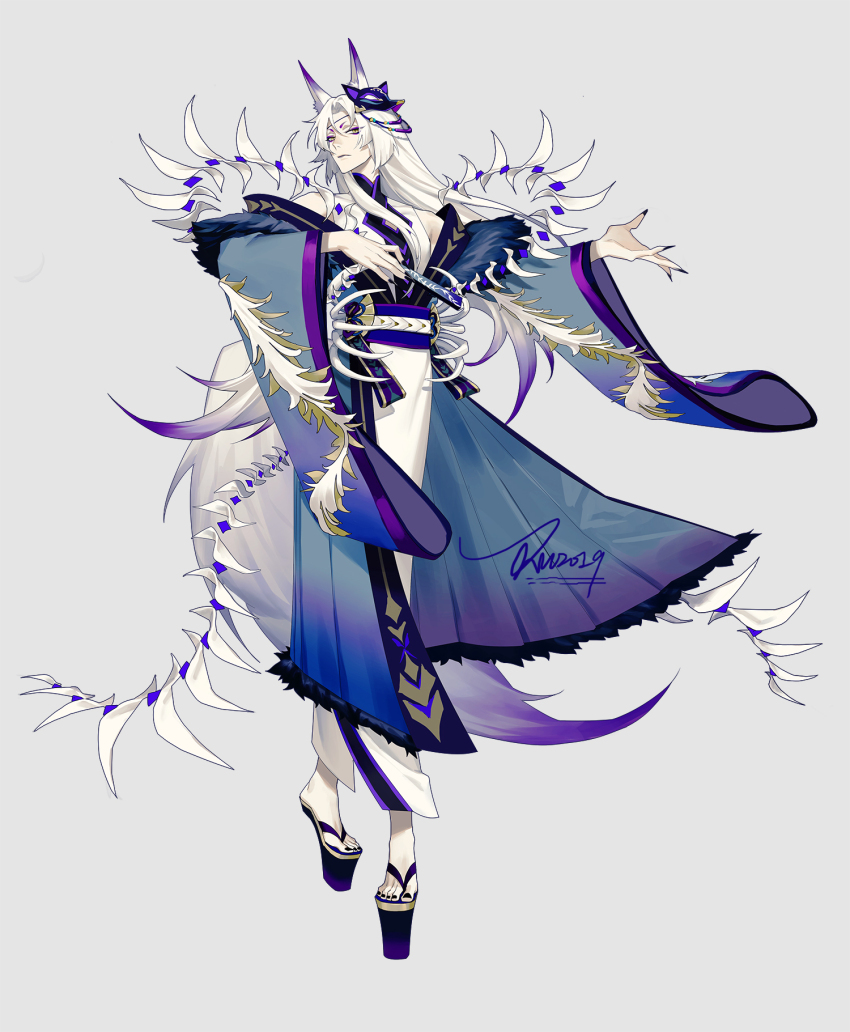 1boy alternate_costume animal_ears eyeshadow facial_mark fox_ears fox_mask fox_tail full_body geta gradient_hair grey_background highres japanese_clothes kimono long_hair long_sleeves looking_at_viewer makeup male_focus mask mask_on_head multicolored_hair nail_polish obi onmyoji purple_eyes purple_hair purple_nails ru_(famia) sash signature simple_background solo standing tail very_long_hair white_hair wide_sleeves youko_(onmyoji)