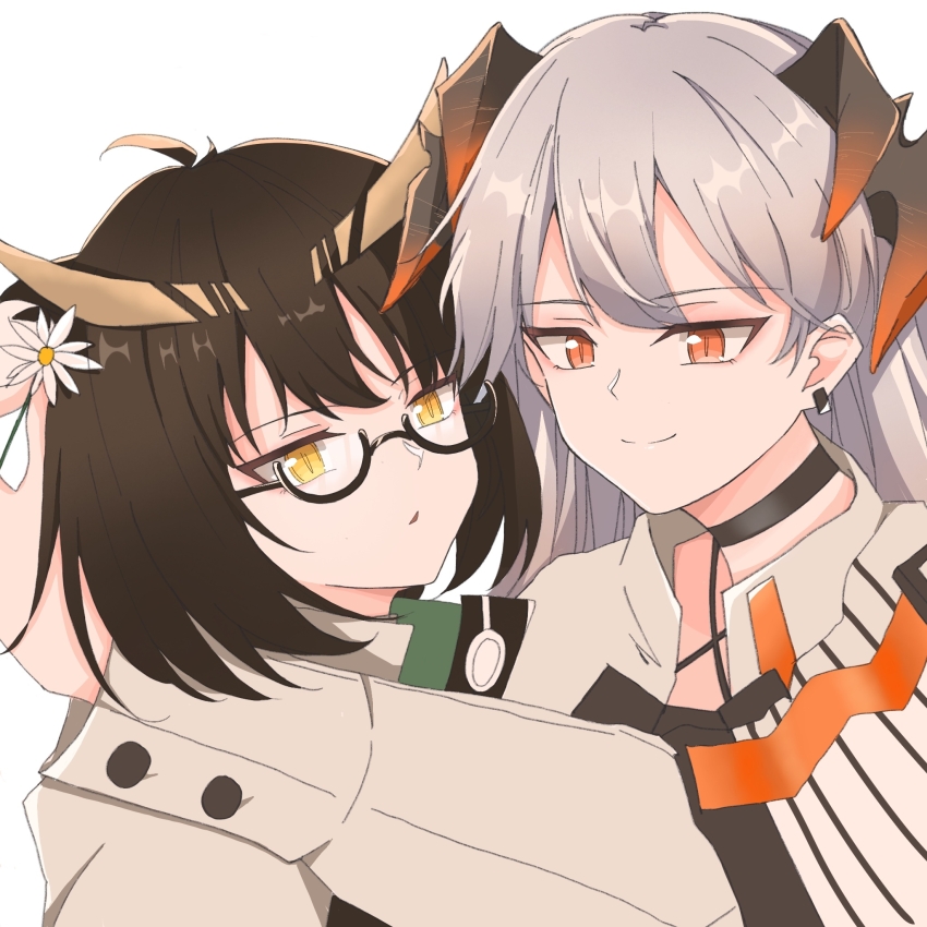 2girls arknights black-framed_eyewear black_choker black_hair black_horns chinese_commentary choker closed_mouth commentary_request earrings flower glasses grey_hair highres horns hug jewelry long_hair multiple_girls orange_eyes orange_horns parted_lips saria_(arknights) semi-rimless_eyewear short_hair silence_(arknights) simple_background smile split_mouth under-rim_eyewear upper_body white_background white_flower yellow_eyes yeye5121 yuri