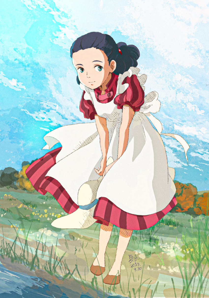 1girl black_hair blue_eyes blue_sky cloud dated day dress hat highres himi_(kimitachi_wa_dou_ikiru_ka) holding holding_unworn_clothes holding_unworn_hat kimitachi_wa_dou_ikiru_ka leaning_forward natsu_miton outdoors red_dress short_sleeves sky solo standing unworn_hat unworn_headwear water