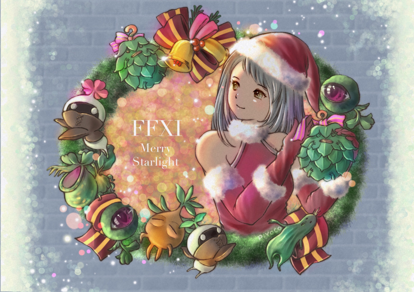 1girl arciela_v_adoulin artist_name bare_shoulders bell christmas_wreath closed_mouth final_fantasy final_fantasy_xi fur-trimmed_gloves fur-trimmed_headwear fur-trimmed_sleeves fur_collar fur_trim gloves green_eyes grey_hair hat highres hume leafkin long_hair mandragora_(final_fantasy) piyoco red_gloves red_headwear sabotender santa_hat smile wreath