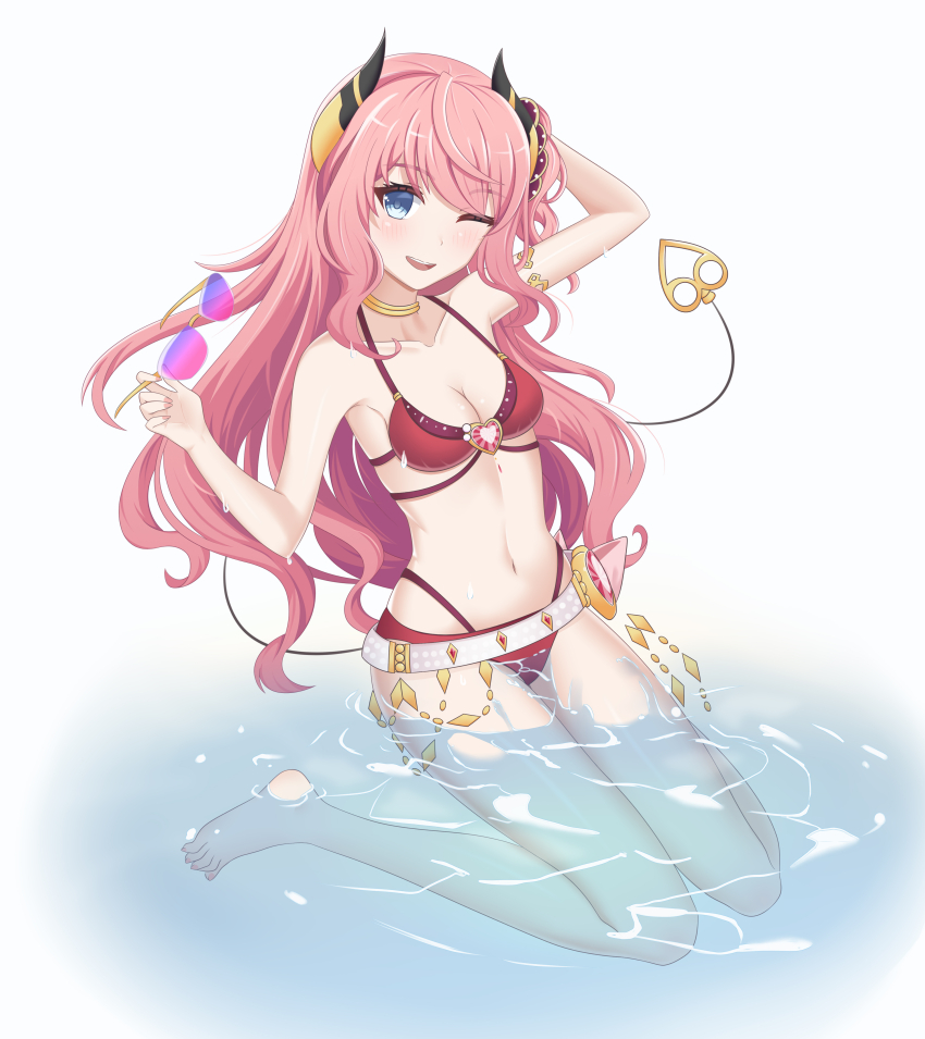 1girl absurdres arm_up armlet belt bikini black_horns blue_eyes breasts cleavage collarbone demon_girl demon_horns demon_tail gold_choker gold_horns halterneck highres holding holding_removed_eyewear horns jewelry long_hair looking_at_viewer medium_breasts multicolored_bikini multicolored_horns one_eye_closed partially_submerged pink_hair princess_connect! red_bikini sidelocks solo sunglasses suzuna_(princess_connect!) suzuna_(summer)_(princess_connect!) swimsuit tail toes two-tone_bikini two-tone_horns unworn_eyewear white_belt winterline