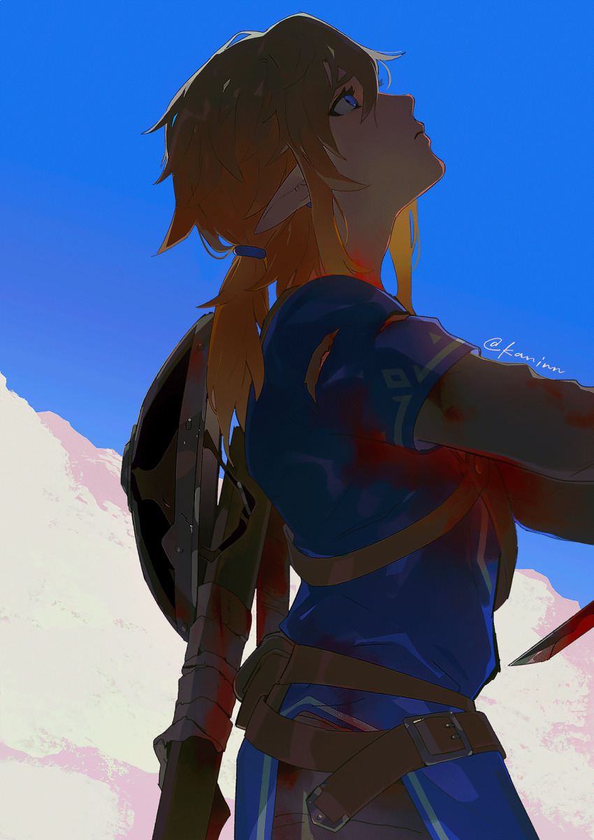 1boy artist_name belt blood blood_on_clothes blue_eyes blue_sky blue_tunic brown_belt brown_pants champion&#039;s_tunic_(zelda) closed_mouth day earrings grey_shirt hair_between_eyes hair_ornament highres holding holding_sword holding_weapon jewelry kaninn layered_sleeves link long_sleeves looking_up male_focus mountain nintendo outdoors pants pointy_ears ponytail shield shield_on_back shirt short_hair short_over_long_sleeves short_ponytail short_sleeves sidelocks sky solo standing sword the_legend_of_zelda the_legend_of_zelda:_breath_of_the_wild torn_clothes torn_shirt torn_tunic tunic weapon