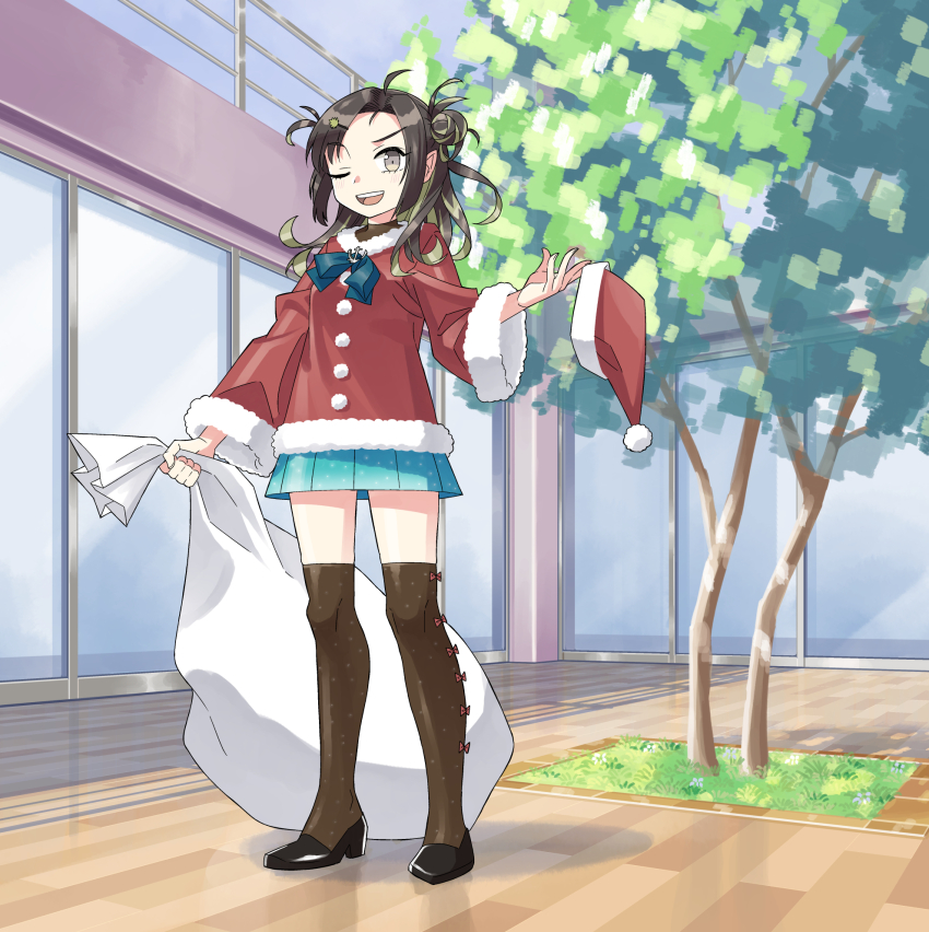 1girl aqua_skirt black_hair black_shoes blush brown_thighhighs full_body green_hair grey_eyes hair_ornament hairclip highres holding holding_sack kantai_collection kazh_(kazu) looking_at_viewer makinami_(christmas)_(kancolle) makinami_(kancolle) one_eye_closed open_mouth outdoors pleated_skirt pom_pom_(clothes) sack santa_costume shoes skirt solo standing thighhighs tree