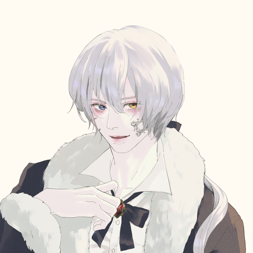 1boy black_ribbon blue_eyes buttons coat collared_shirt facial_tattoo fur-trimmed_coat fur_trim gem grey_hair hair_between_eyes highres hiver_laurant kurosujuu long_eyelashes long_sleeves looking_at_viewer male_focus parted_lips red_gemstone ribbon shirt short_hair simple_background solo sound_horizon tattoo white_background white_shirt yellow_eyes