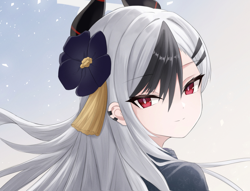 1girl black_hair black_horns black_kimono blue_archive closed_mouth commentary_request demon_horns ear_piercing flower grey_hair hair_flower hair_ornament hairclip halo highres horns japanese_clothes kayoko_(blue_archive) kayoko_(new_year)_(blue_archive) kimono long_hair looking_at_viewer looking_back official_alternate_costume official_alternate_hairstyle piercing red_eyes smile solo wrightia