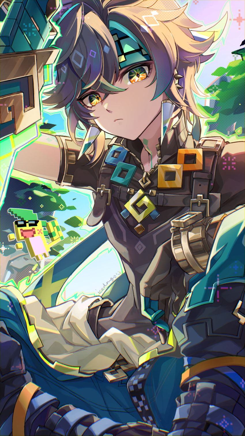 1boy absurdres ajaw_(genshin_impact) black_gloves black_hair black_shirt blue_pants closed_mouth commentary day diamond-shaped_earrings earrings genshin_impact gloves green_eyes hair_between_eyes headband highres holding icedango_(dpopic3) jewelry kinich_(genshin_impact) light_frown looking_at_viewer male_focus multicolored_eyes outdoors pants shirt short_sleeves signature sitting solo two-tone_eyes yellow_eyes