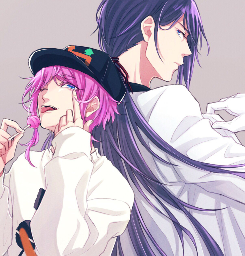 2boys amemura_ramuda blue_eyes candy closed_mouth commentary_request finger_to_eye food from_behind gloves grey_background highres holding holding_candy holding_food holding_lollipop hypnosis_mic index_finger_raised jacket jinguji_jakurai lollipop long_hair looking_at_viewer looking_back male_focus medium_hair moxamog multiple_boys one_eye_closed pink_hair print_sweater purple_hair sleeves_past_wrists sweater teeth tongue tongue_out upper_body upper_teeth_only white_gloves white_jacket white_sweater