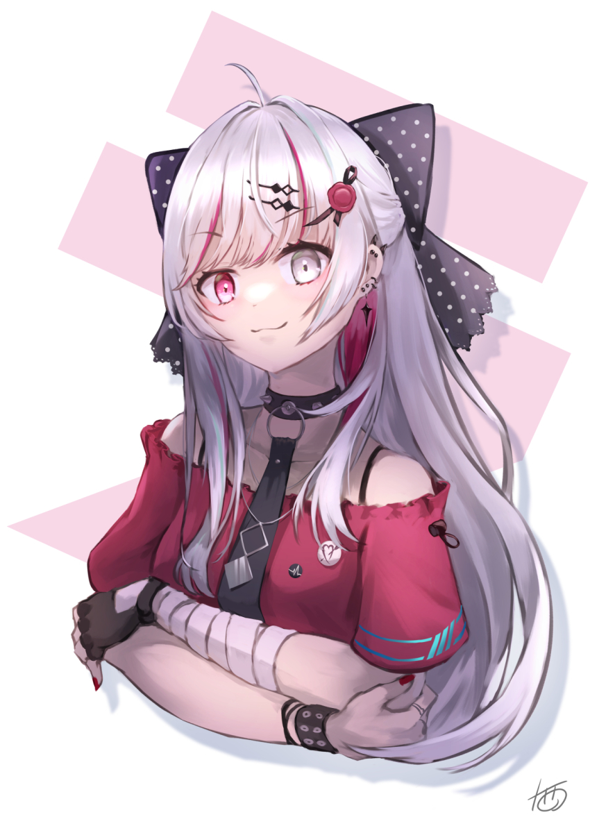 1girl ahoge bandaged_wrist bandages black_collar black_gloves black_necktie bow collar comic crossed_arms fingerless_gloves gloves gradient_hair grey_eyes grey_hair hair_bow hair_ornament hairclip heterochromia highres ishigami_nozomi ishigami_nozomi_(1st_costume) jewelry juunishi_aya long_hair multicolored_hair necklace necktie nijisanji off_shoulder pink_eyes red_shirt shirt short_sleeves signature single_glove solo streaked_hair upper_body virtual_youtuber