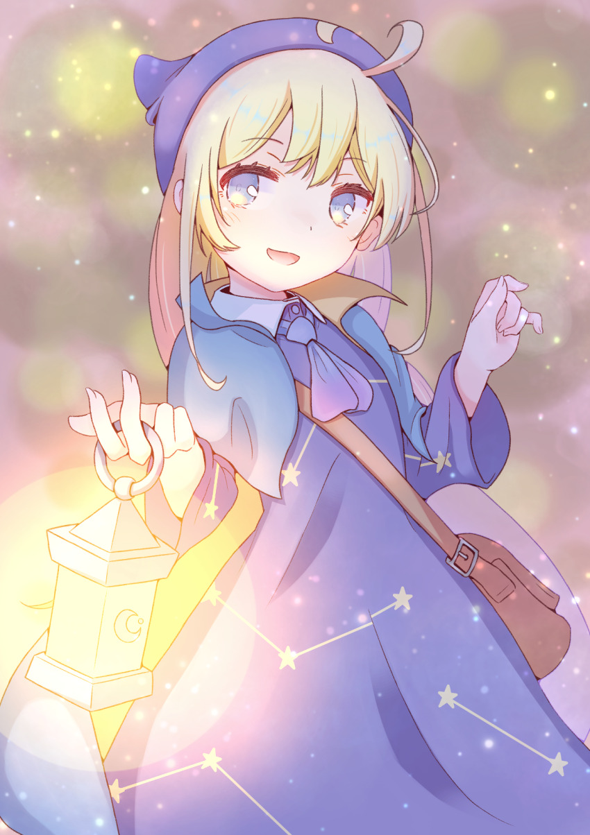 1girl ahoge ascot bag blonde_hair blue_ascot blue_capelet blue_eyes blue_headwear blue_robe brown_bag capelet eyelashes highres jazz_grace lantern long_hair looking_at_viewer open_mouth puyopuyo robe shoulder_bag solo witch_(puyopuyo)
