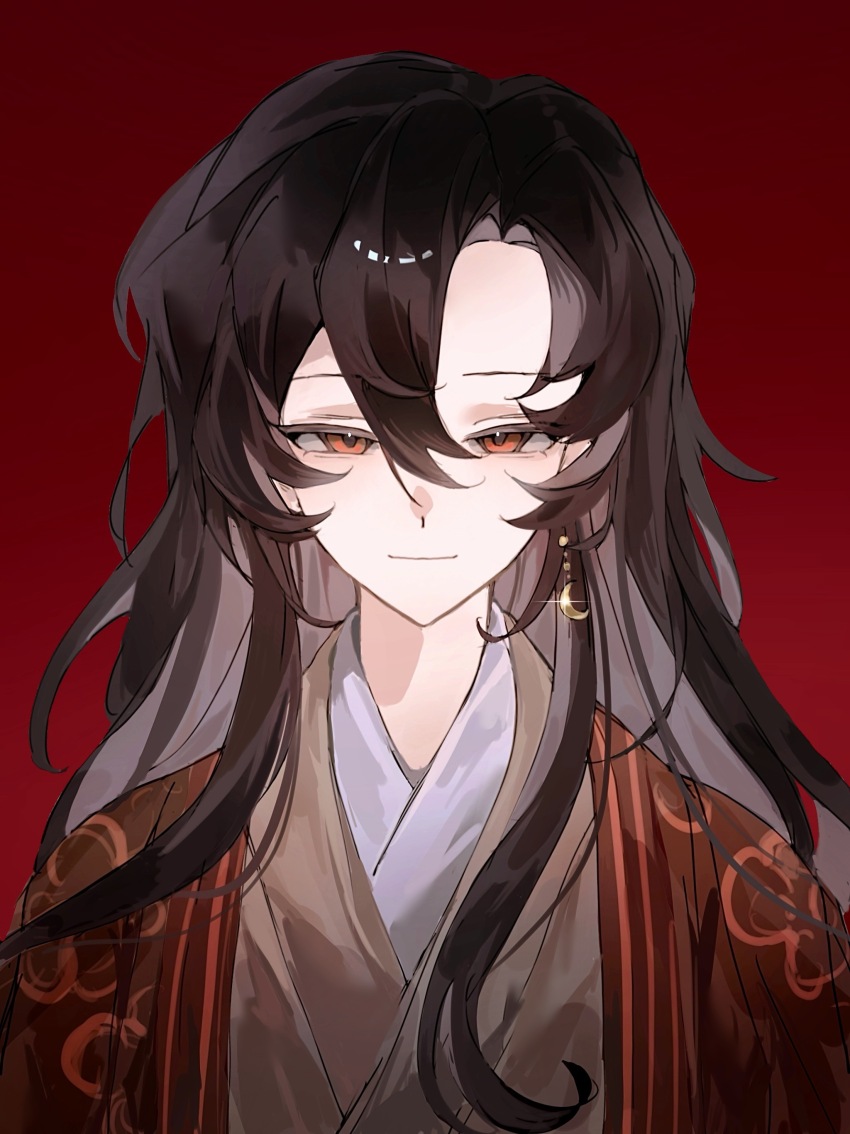 1boy absurdres black_hair brown_kimono call_of_cthulhu chinese_commentary closed_mouth commentary_request crescent crescent_earrings earrings fuugetsu_inran glint haori highres japanese_clothes jewelry kimono liningne looking_at_viewer male_focus portrait print_haori red_background red_eyes red_haori simple_background single_earring smile solo yishu_shi_si