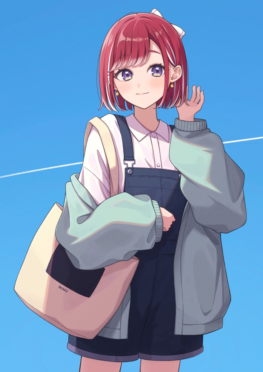 1girl absurdres aqua_cardigan bag blue_background blue_overalls bow cardigan collared_shirt cowboy_shot dress_shirt earrings ene_mizunoawa hair_bow highres jewelry long_sleeves looking_at_viewer multicolored_hair nijisanji overalls parted_bangs purple_eyes red_hair saotome_berry shirt short_hair shoulder_bag simple_background sleeves_past_wrists smile solo standing straight_hair two-tone_hair virtual_youtuber white_hair white_shirt