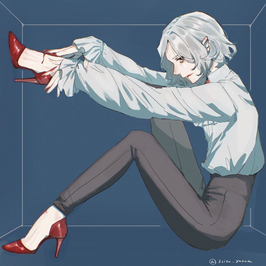 1boy absurdres bags_under_eyes black_eyes blood blood_on_face blood_on_hands blue_background contemporary dungeon_meshi elf from_side full_body grey_hair grey_pants high_heels highres leg_up long_sleeves looking_at_viewer male_focus mithrun momite_(3sita_yarou) notched_ear pants pointy_ears profile red_footwear shirt short_hair sitting solo tunic wavy_hair white_shirt